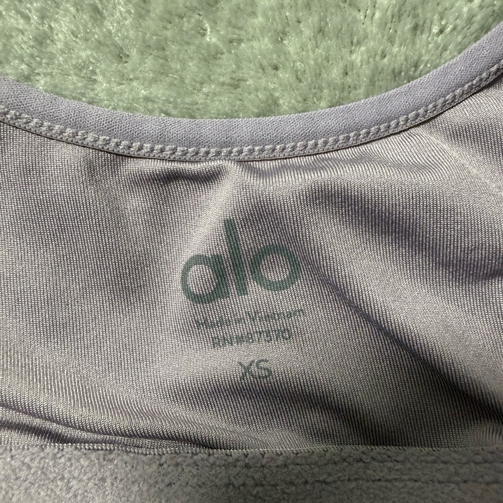 Alo Yoga Set 2 Piece Outfit Airlift Leggings Crop Top Bra Lavender Purple XS - Picture 5 of 5